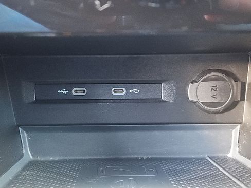 Certified 2022 Volkswagen Taos SEL image 11