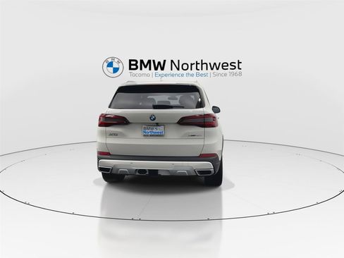 Used 2022 BMW X5 xDrive40i w/ Premium Package image 2