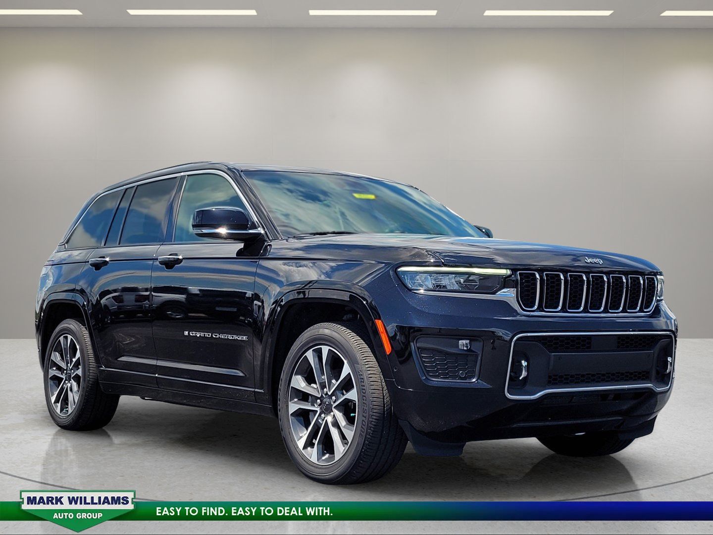 Used 2022 Jeep Grand Cherokee Overland w/ Luxury Tech Group IV AWD/4WD image 2