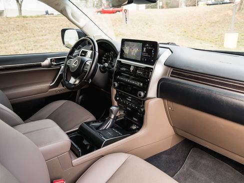 Used 2023 Lexus GX 460 Premium image 11