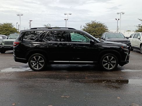 Used 2025 Honda Pilot Elite image 2