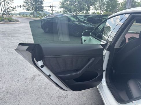 Used 2022 Tesla Model 3 Long Range AWD/4WD image 21