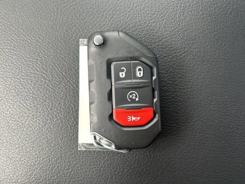 New 2025 Jeep Gladiator Willys image 31