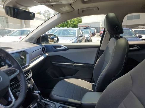 Certified 2023 Volkswagen Taos SE w/ Panoramic Sunroof Package FWD image 17