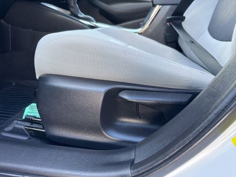 Used 2020 Toyota Corolla LE image 15