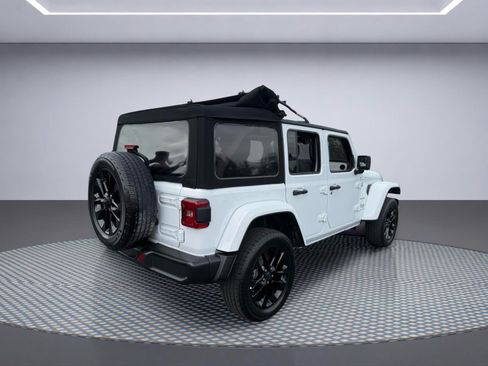 Used 2024 Jeep Wrangler Unlimited Sahara AWD/4WD image 10
