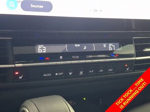 Certified 2025 Toyota Sienna XSE FWD image 22