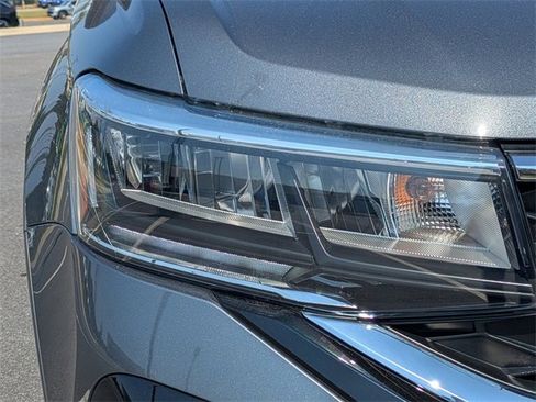 Used 2024 Volkswagen Taos SE image 10