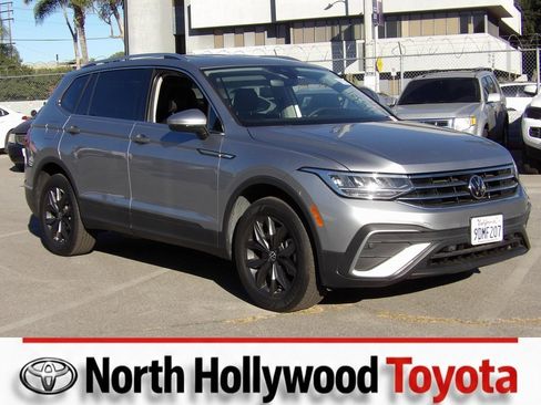 Used 2022 Volkswagen Tiguan SE image 1
