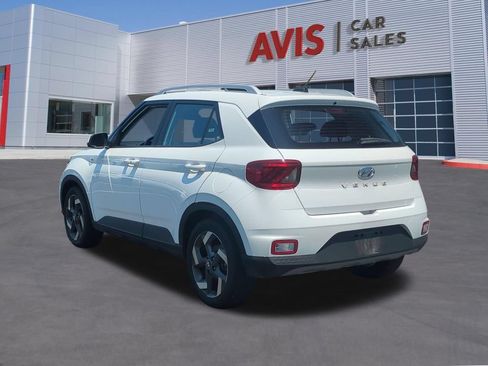 Used 2025 Hyundai Venue SEL FWD image 9