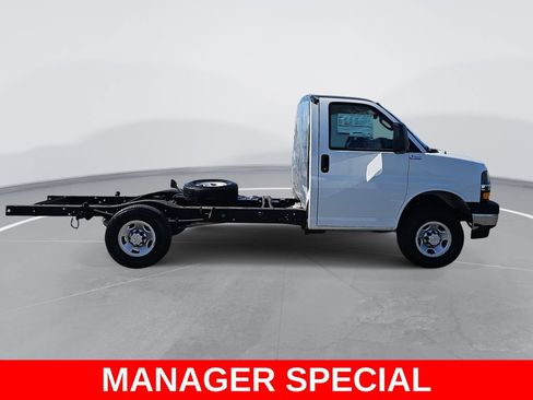 New 2023 Chevrolet Express 3500 w/ Power Convenience Package RWD image 8