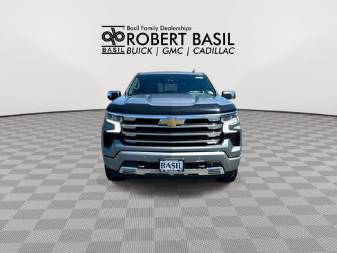 Used 2023 Chevrolet Silverado 1500 High Country w/ High Country Premium Package AWD/4WD image 3