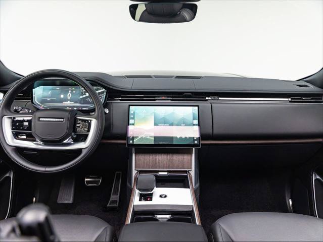 Used 2025 Land Rover Range Rover SE AWD/4WD image 19