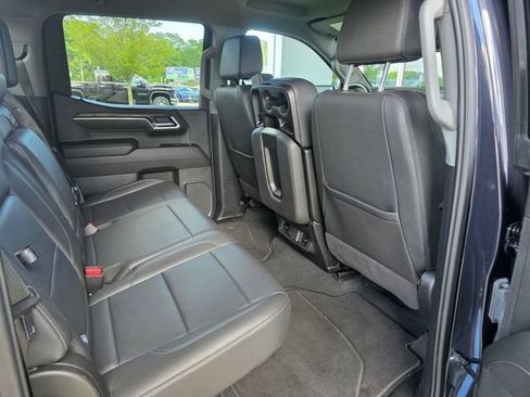 Used 2025 GMC Sierra 1500 SLT AWD/4WD image 13