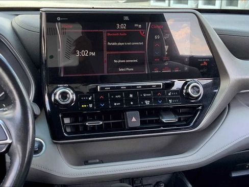 Used 2020 Toyota Highlander Limited FWD image 7