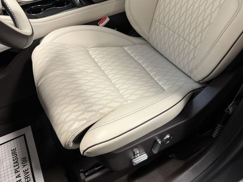 Used 2024 Lincoln Nautilus Black Label image 22