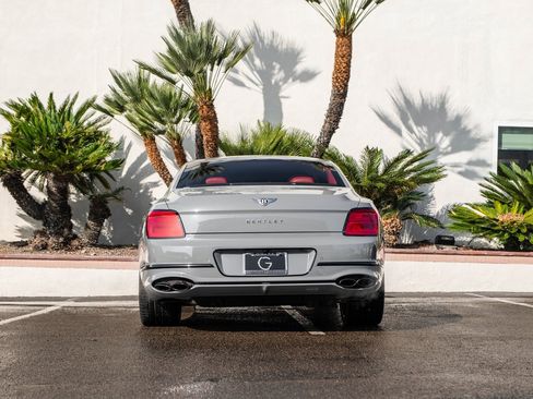 Used 2022 Bentley Flying Spur V8 image 13
