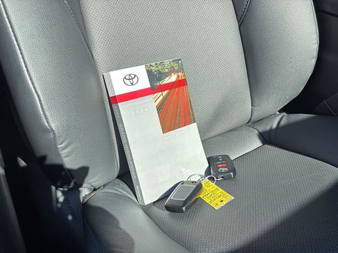 Used 2024 Toyota Grand Highlander XLE image 17