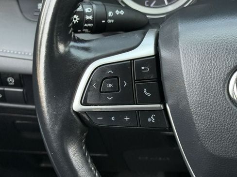 Used 2023 Toyota Highlander LE AWD/4WD image 14