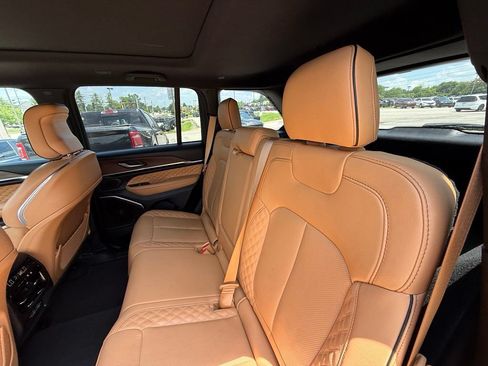 Used 2024 Jeep Grand Cherokee Summit w/ High Altitude Package AWD/4WD image 24