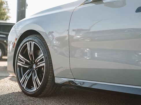 Used 2025 BMW 760i xDrive w/ Executive Package image 10