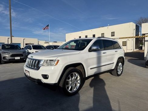 Used 2013 Jeep Grand Cherokee Overland image 2
