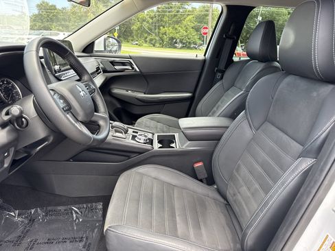 Used 2023 Mitsubishi Outlander SE AWD/4WD image 9