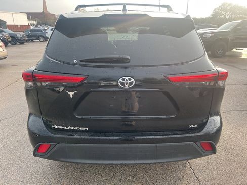 Used 2021 Toyota Highlander XLE image 5