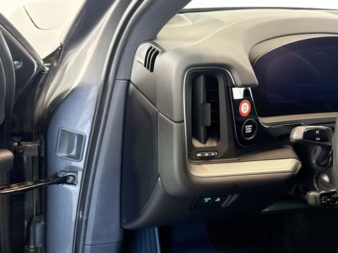 Used 2025 Porsche Cayenne image 13