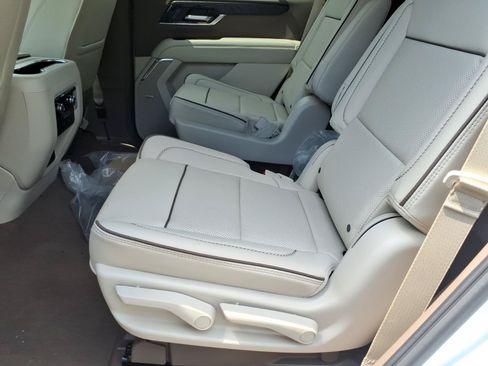 New 2026 GMC Yukon Denali w/ Denali Reserve Package AWD/4WD image 11