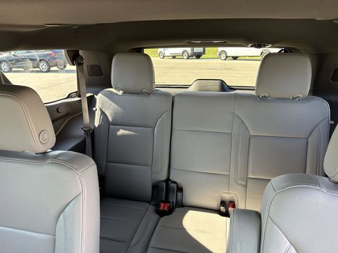 Used 2023 Chevrolet Tahoe Z71 w/ Luxury Package AWD/4WD image 11