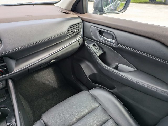 Used 2023 Nissan Rogue SV w/ SV Premium B Package FWD image 22