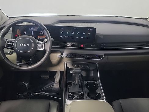 Used 2026 Kia Carnival EX FWD image 25