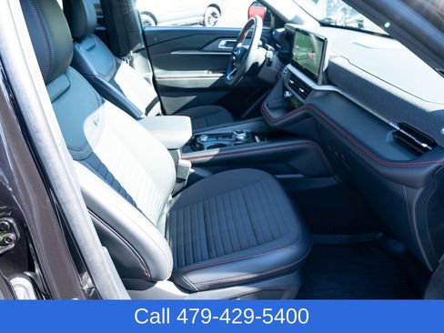 Used 2025 Ford Explorer ST-Line w/ ST-Line Street Pack image 40