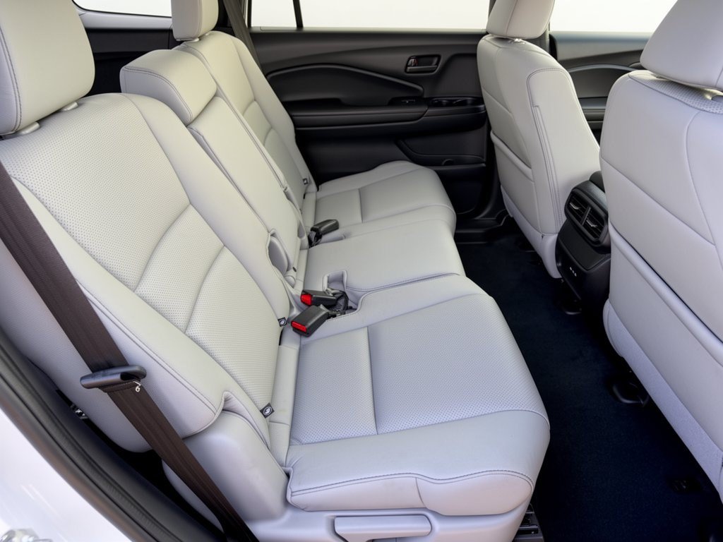 Certified 2025 Honda Passport EX-L image 29