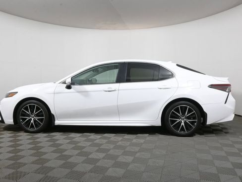 Used 2023 Toyota Camry SE w/ Cold Weather Package image 2