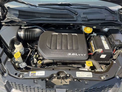 Used 2017 Dodge Grand Caravan GT FWD image 11