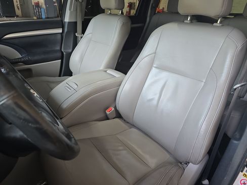 Used 2015 Toyota Highlander XLE FWD image 15