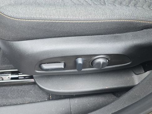 Used 2023 Chevrolet Equinox LT image 16