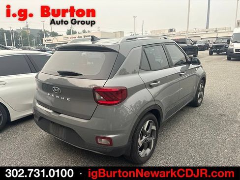 Used 2022 Hyundai Venue SEL FWD image 7