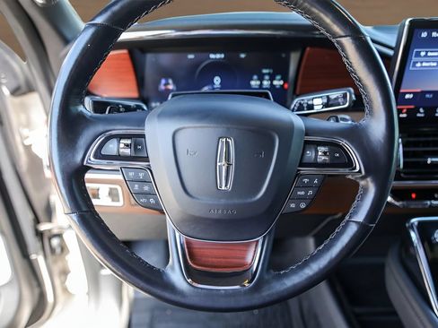 Used 2022 Lincoln Navigator L Reserve AWD/4WD image 11