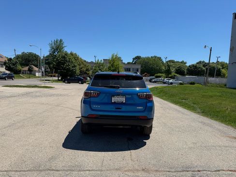 Used 2018 Jeep Compass Latitude w/ Popular Equipment Group AWD/4WD image 6