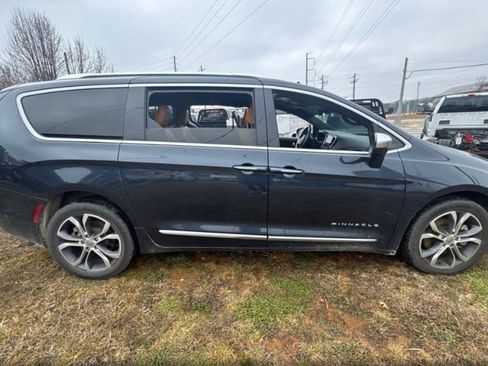 Used 2021 Chrysler Pacifica Pinnacle image 4