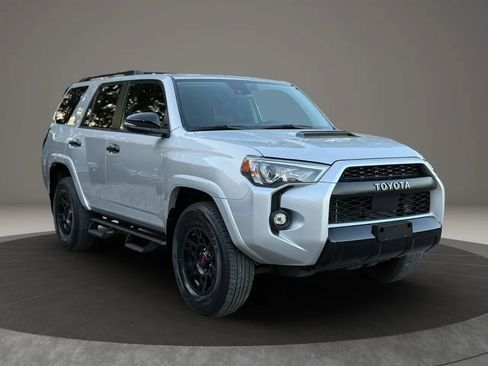 Used 2021 Toyota 4Runner Venture w/ Moonroof Package image 3
