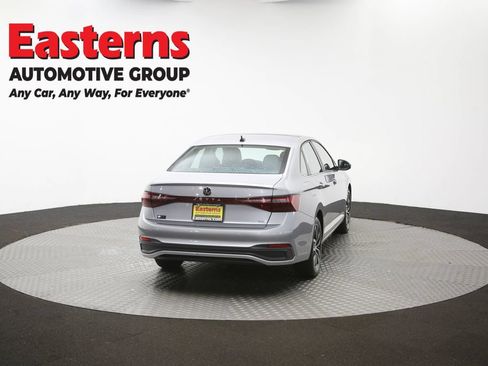 Used 2025 Volkswagen Jetta SE FWD image 37