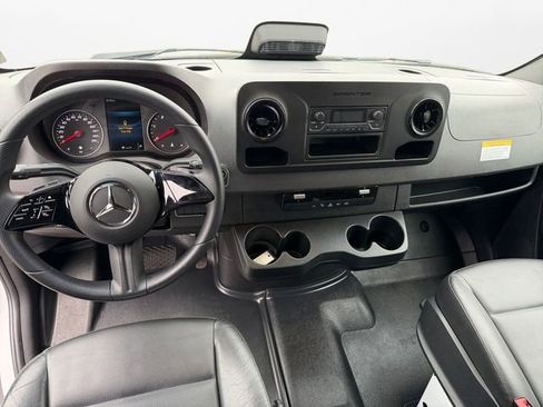Used 2025 Mercedes-Benz Sprinter 2500 image 10