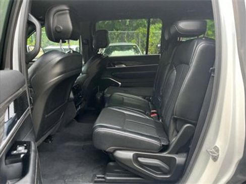 Used 2022 Jeep Wagoneer Series III image 24