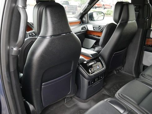 Used 2019 Lincoln Navigator Reserve AWD/4WD image 14