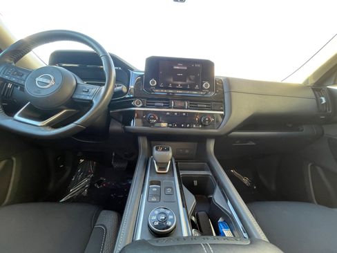 Used 2024 Nissan Pathfinder SV w/ SV Premium Package image 16