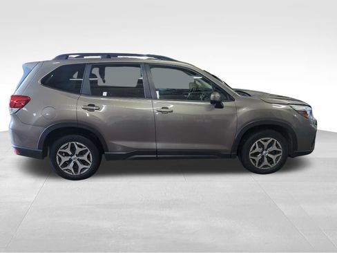 Used 2020 Subaru Forester Premium AWD/4WD image 4